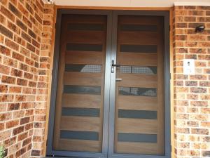 SECURITY SCREEN DOOR
