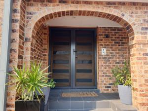 SECURITY SCREEN DOOR